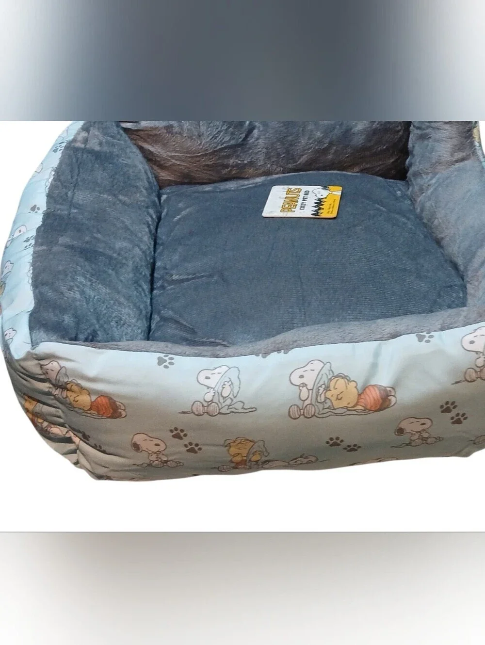 Peanuts -New Snoopy Camp Pet Cozy Cuddler Beagle Bed Peanut Characters All Sides